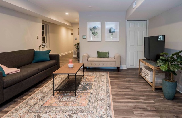 ¡Para estrenar! Apartamento con jardín privado en el histórico Upper Fells Point
