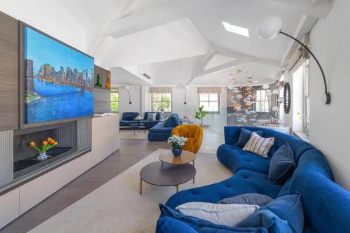 Brand New Refurbishment Townhouse in Notting Hill near Portobello Road with AC Air Conditioning & Roof Terrace