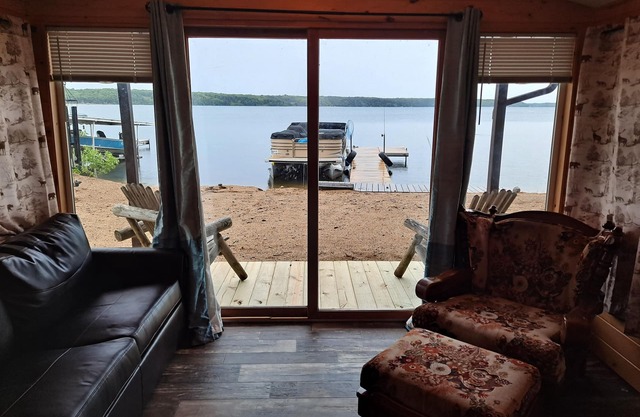 Brand new remodel, cozy 1 bedroom on Lake Shamineau.