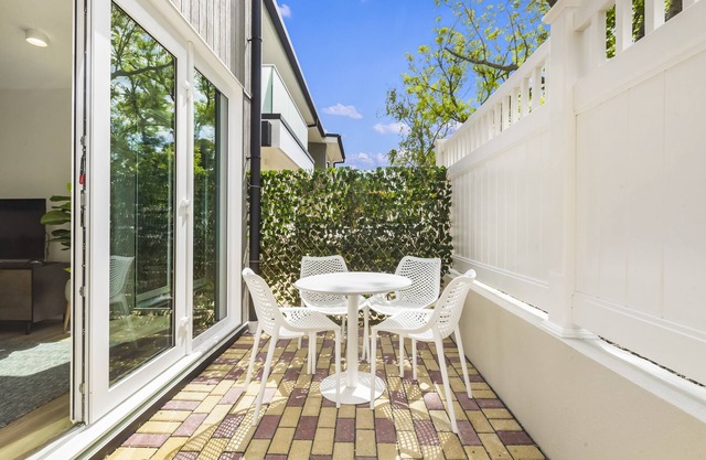Brand New Retreat Halfmoon Bay-Netflix