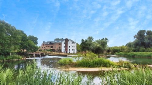 BRAND NEW River View Apartment