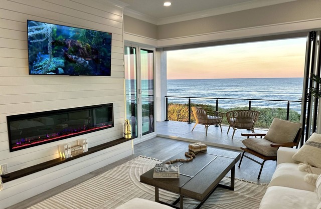 BRAND NEW / Modern / Super Romantic Beachfront Paradise! / 3 Story
