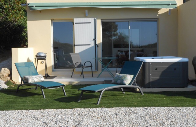 BRAND-NEW SELF-CONTAINED STUDIO WITH GARDEN IN MARINE AREA