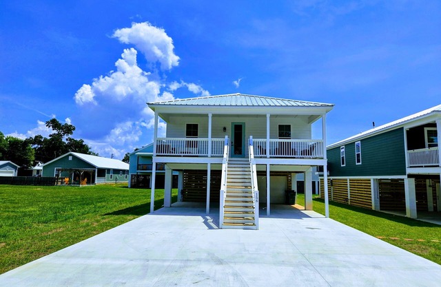 Brand New Spacious 5BR, 4BA house Built Aug 25, 85 in TV, GameRoom, New Special