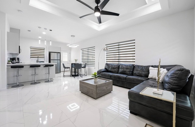 Brand NEW Splendor 2 Bedroom Apartment conveniently located Pharr-McAllen area!