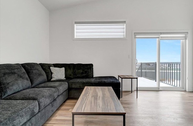 Brand new Stunning Airbnb 3 bed with garage.