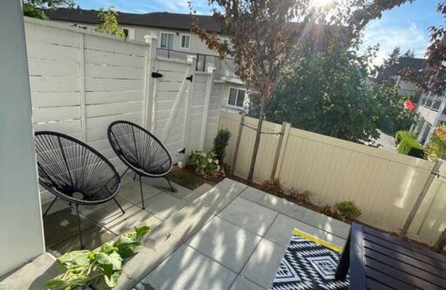 ?Brand New Stylish 2BTownhome+Garage Parking-for6?
