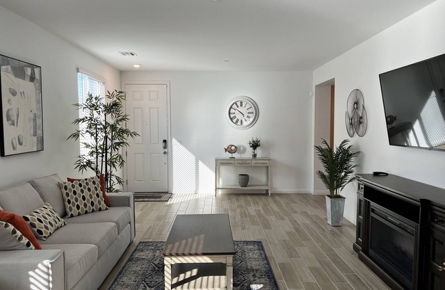 Brand new & Stylish home ~ 5★ Location, close to the strip