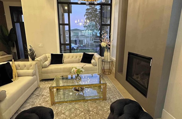 Brand New Stylishly Decorated Luxury Mansion with 7 Rooms in Fraser Heights