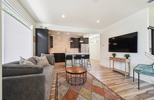 Brand New Sunnyside 2 Bed 2.5 Bath Carriage House