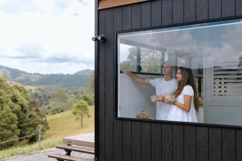 Brand New Tranquil Tiny Home On 60 Acres Near Kennilworth Feed Friendly Cows, Spectacular Views
