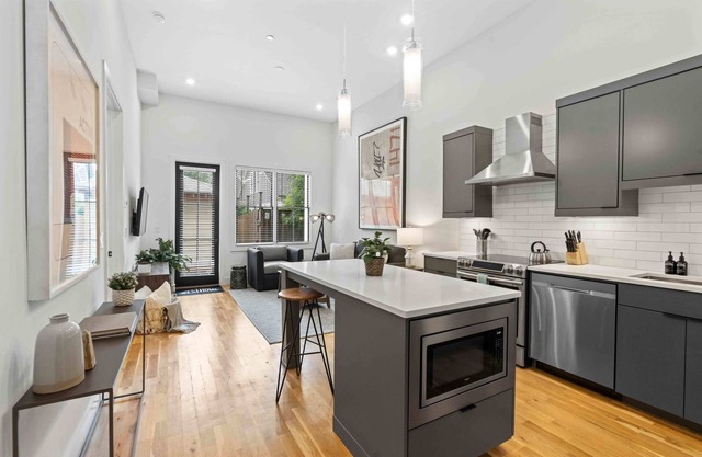 Brand New Trendy Virginia Highlands Apt!
