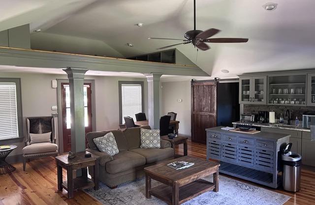 Nueva casa de lujo ubicada convenientemente en 1-20 y 520
