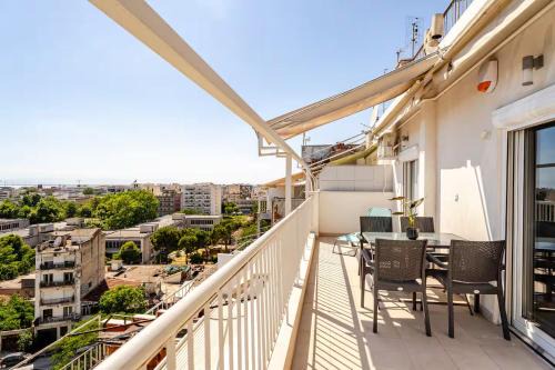 Brand New & Very Spacious Modern Apartment with Balcony & View - 3 Minutes to Centre by METRO