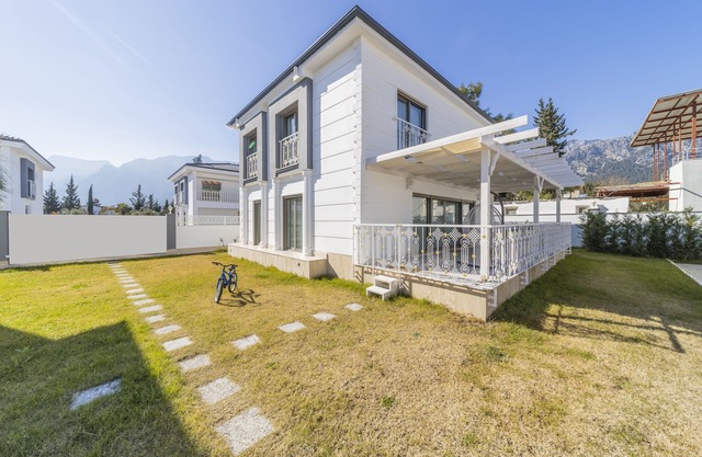 Brand New Villa, w/ Full Amenities and swimming pool