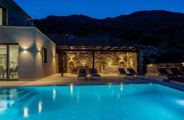 Brand new Villa with fabulous view and reserved beach chairs and umbrellas 5 per
