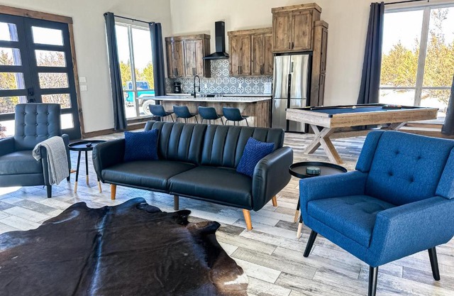 Brand New Yote Cabin, Pool Table, South of Norman