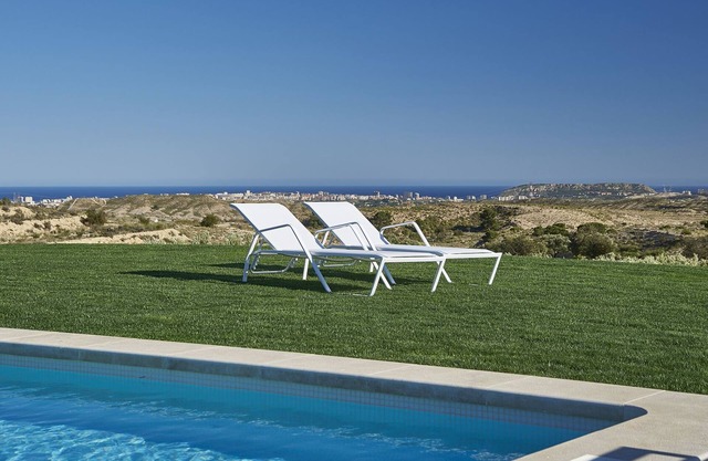 Brandneue Luxusvilla mit Meerblick