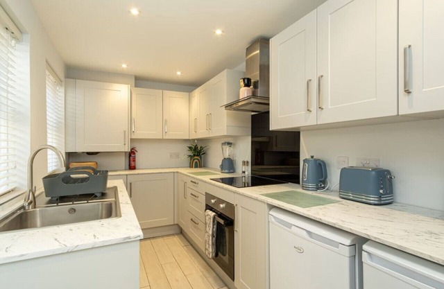 Branston House - Stunning Home with Private Garden