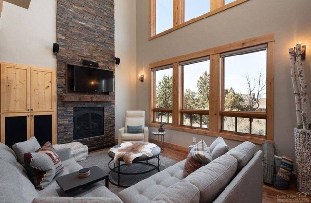 Brasada Ranch 2-Story Cabin with Loft; Sleeps 6