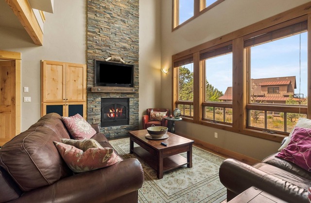 Brasada Ranch Cabin, Queen Suite, Bunk Room, Private Decks, Patio, Resort Amenit