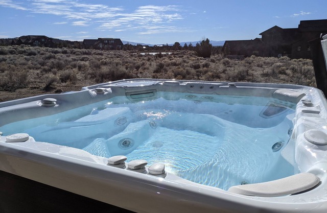 Brasada Ranch Panoramic Views - 4 Bdrm w/ Hot Tub and Activity Lawn
