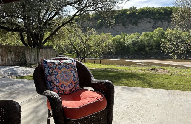 Brazos River Cabin and Patio w/ River Access