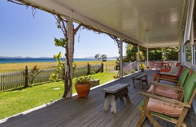 Breachmor - Tauranga Taupo Lakefront Holiday Home