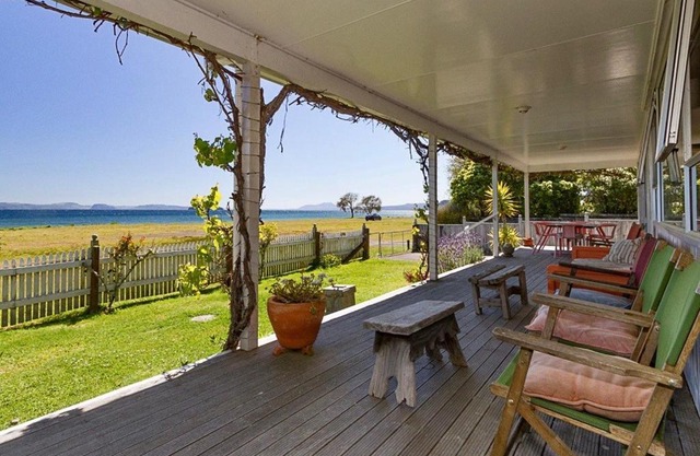 Breachmor - Tauranga Taupo Lakefront Holiday Home