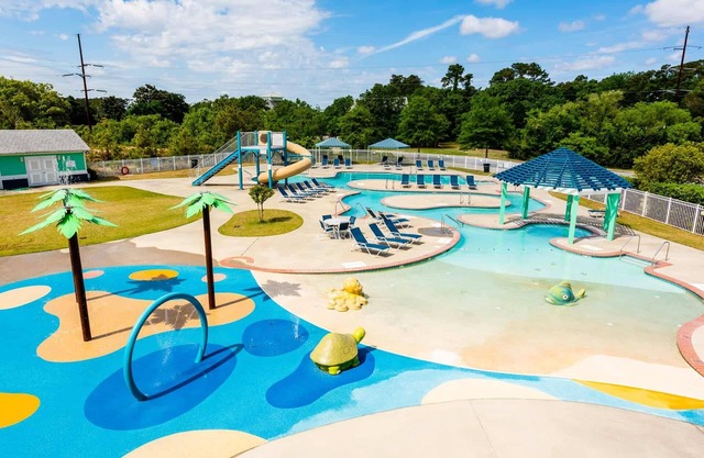Break Time 3 BR, 3.5 Bath, Mini-Waterpark, Pool, Gym, Linens Provided Sleeps 7