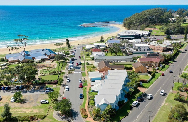 Breakers 7- Located in the golden triangle of beautiful Mollymook Beach.