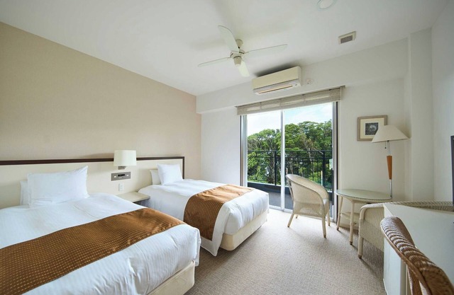 Breakfast included 2nd floor standard twin with bath and toilet / Higashimurogun Wakayama