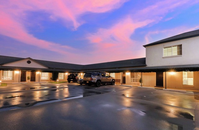 Breakout Motor Inn