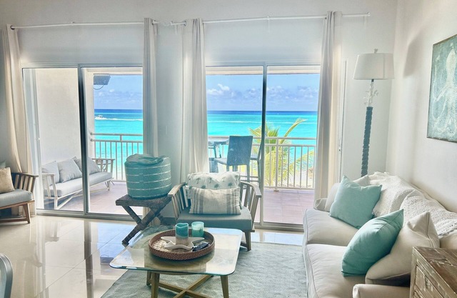 Breath taking OCEAN FRONT 5L Bimini Cove just steps from pool & Tiki bar