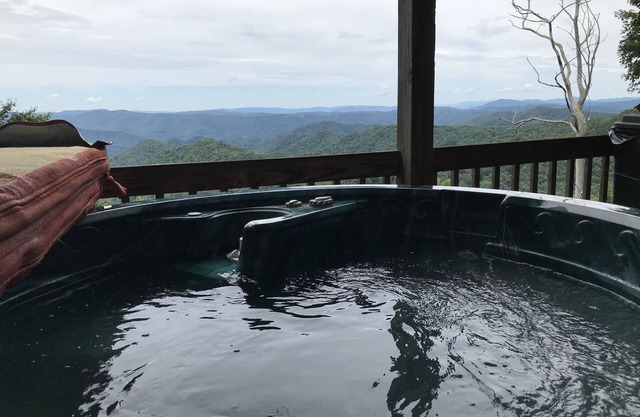 Impresionante vista de las Highlands of the Roan con jacuzzi!