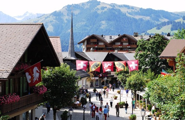 Breath taking views of the surrounding Alps- easy walk to the town center