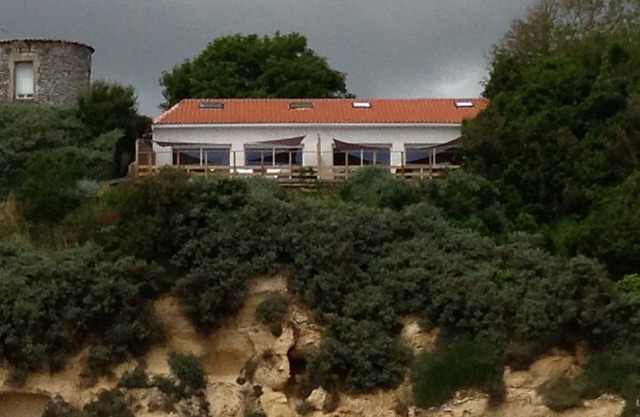 Impresionante casa con vista al mar con terraza tranquila
