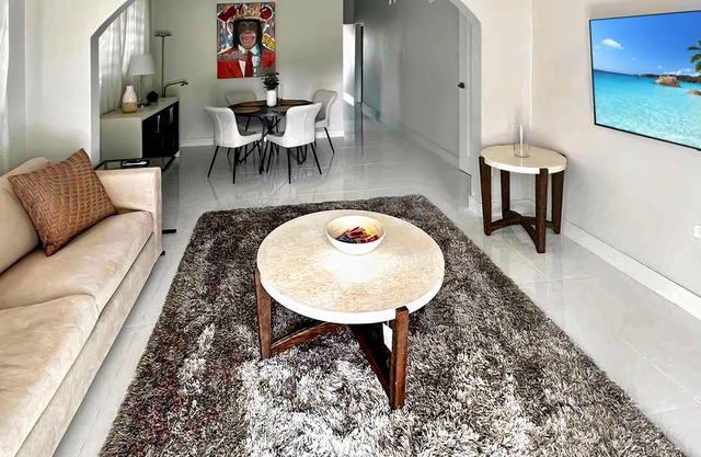 Breathtaking 2-Br Beachside Apartment