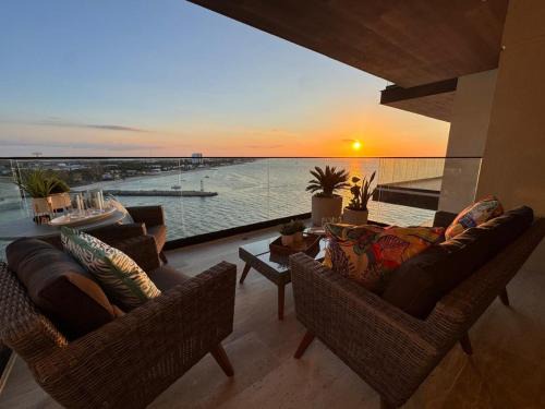 Breathtaking 2BR deluxe condo with stunning views