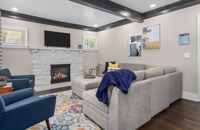 Breathtaking 5 BR home in Johnson County