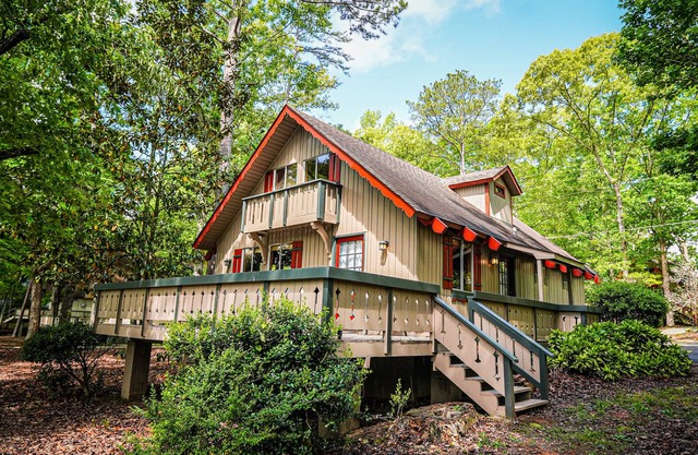 Breathtaking Dog friendly chalet within walking distance of all amenities