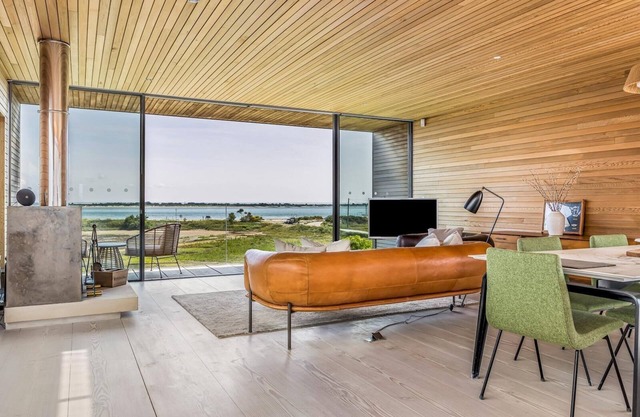 Breathtaking Home with Parking | Pass the Keys