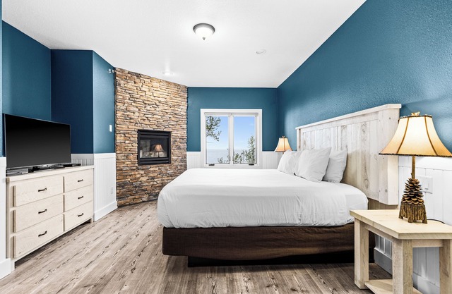 Breathtaking Lake Views | 1BR w/King Suite | Pools