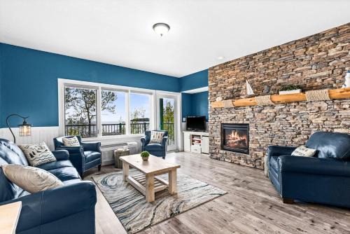 Breathtaking Lake Views 1BR King Suite, Kitchen & Heated Pools