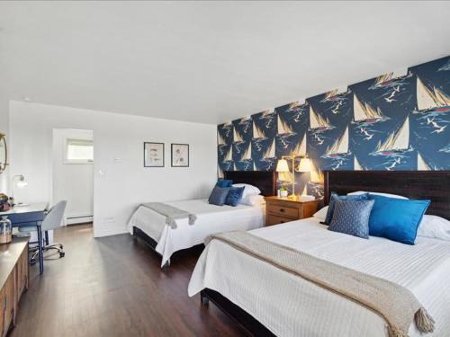 BreathTaking LakeViews DTPetoskey Work Desk