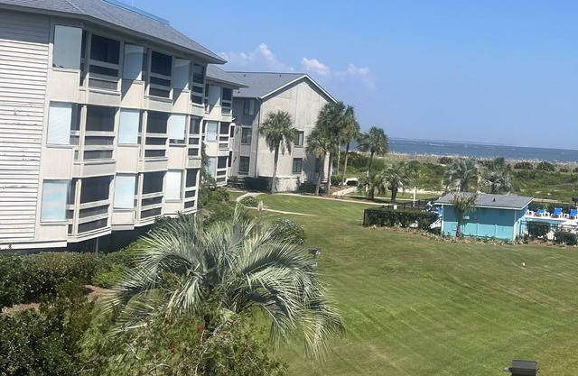 Breathtaking Ocean Sunrise Views. Relax at 3 pools with a BBQ. No Crowds!