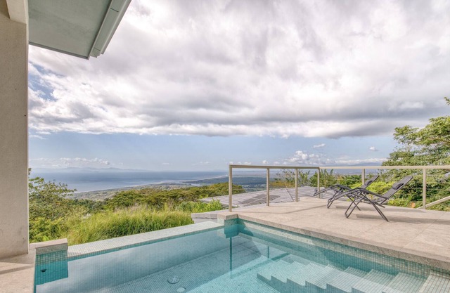 Breathtaking Ocean View 2Private Pools. Sleeps 6-7