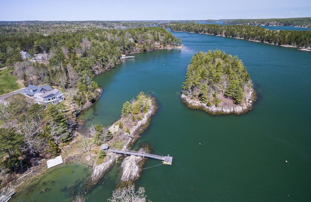 Breathtaking Oceanfront Views with Deep-Water Dock and Mooring