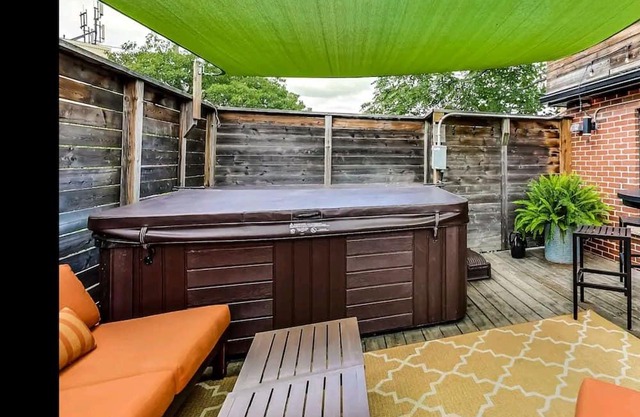 Breathtaking private Hottub Oasis