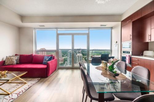 Breathtaking Skyline View 1Bd & Den Apartment